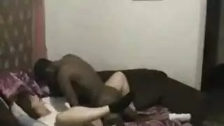 شقراء تمارس الجنس بقوة مع رجل أسود