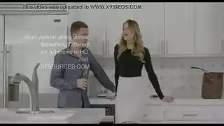 جيليان يانسون وصديقتها المفضلة تشاركان رجلاً ضخماً للجنس طوال اليوم