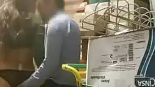 حارس الأمن ينيك مزة في المخزن سكس أغتصاب