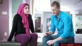 فتاة محجبة تختار الشرجي لإنهاء فوضوي