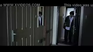 الإبن يشلح ملابس امه وتنام معه