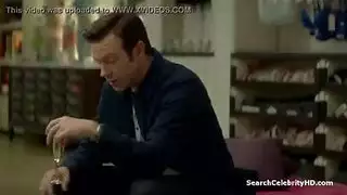 تمرين متعر: سمراء تأخذ قضيب أسود في جماع صالة