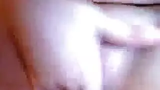 مترجم التجسس في الحمام